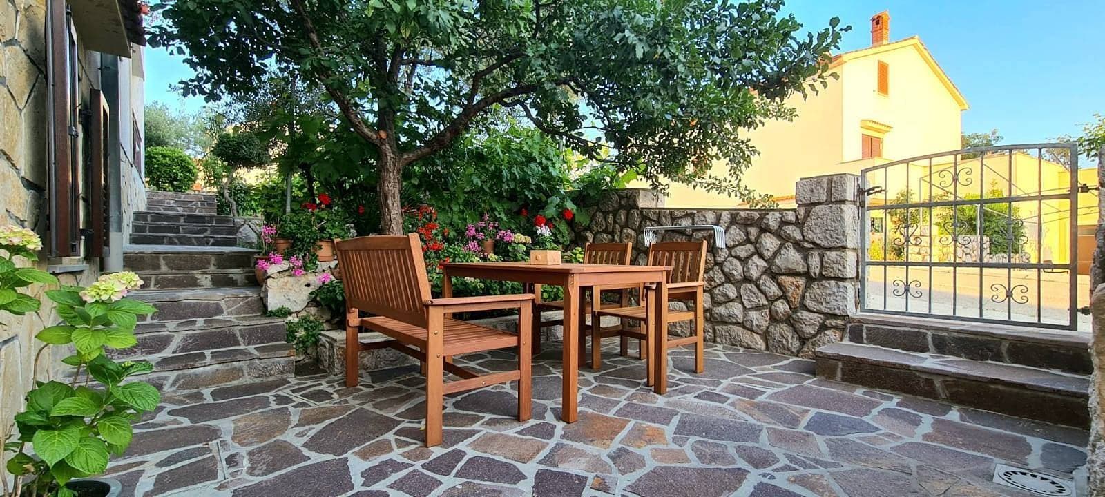 1-Zimmer-Ferienwohnung mit Terrasse Cres A-7983-a 1