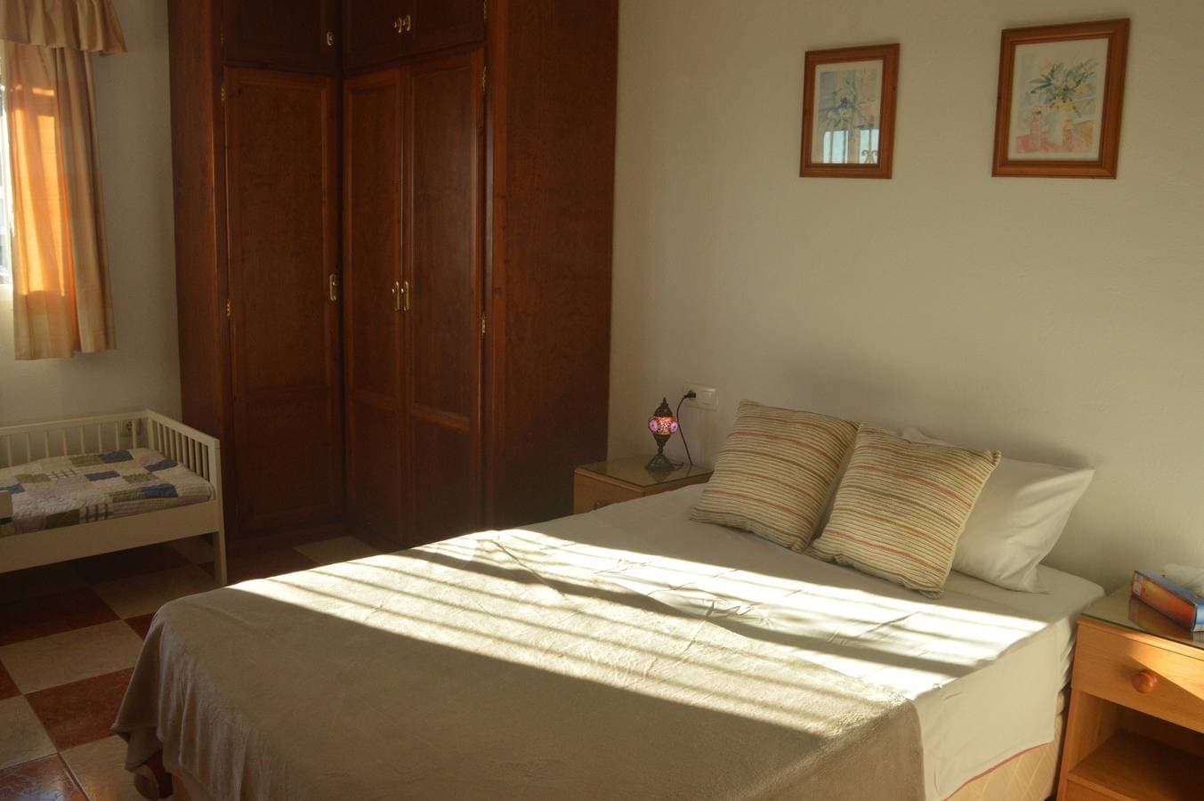 Foto 9 von 28: Villa 'Casa El Pescador' mit Blick auf das Meer und die Berge, Pool und Garten