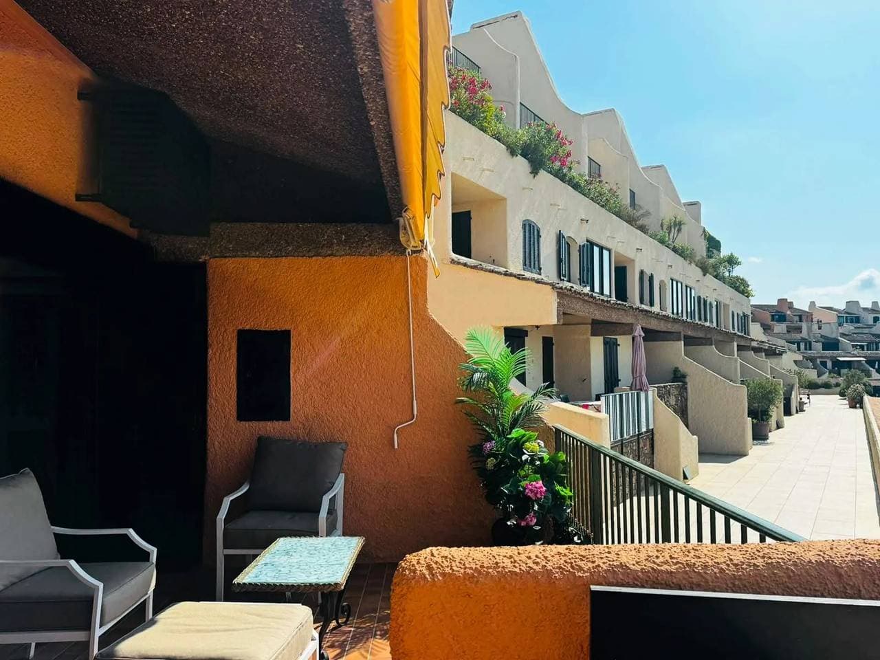 Foto 5 von 16: Klimatisierte T2 App mit Port View Nahe am Strand und an den Toren von Saint-Tropez