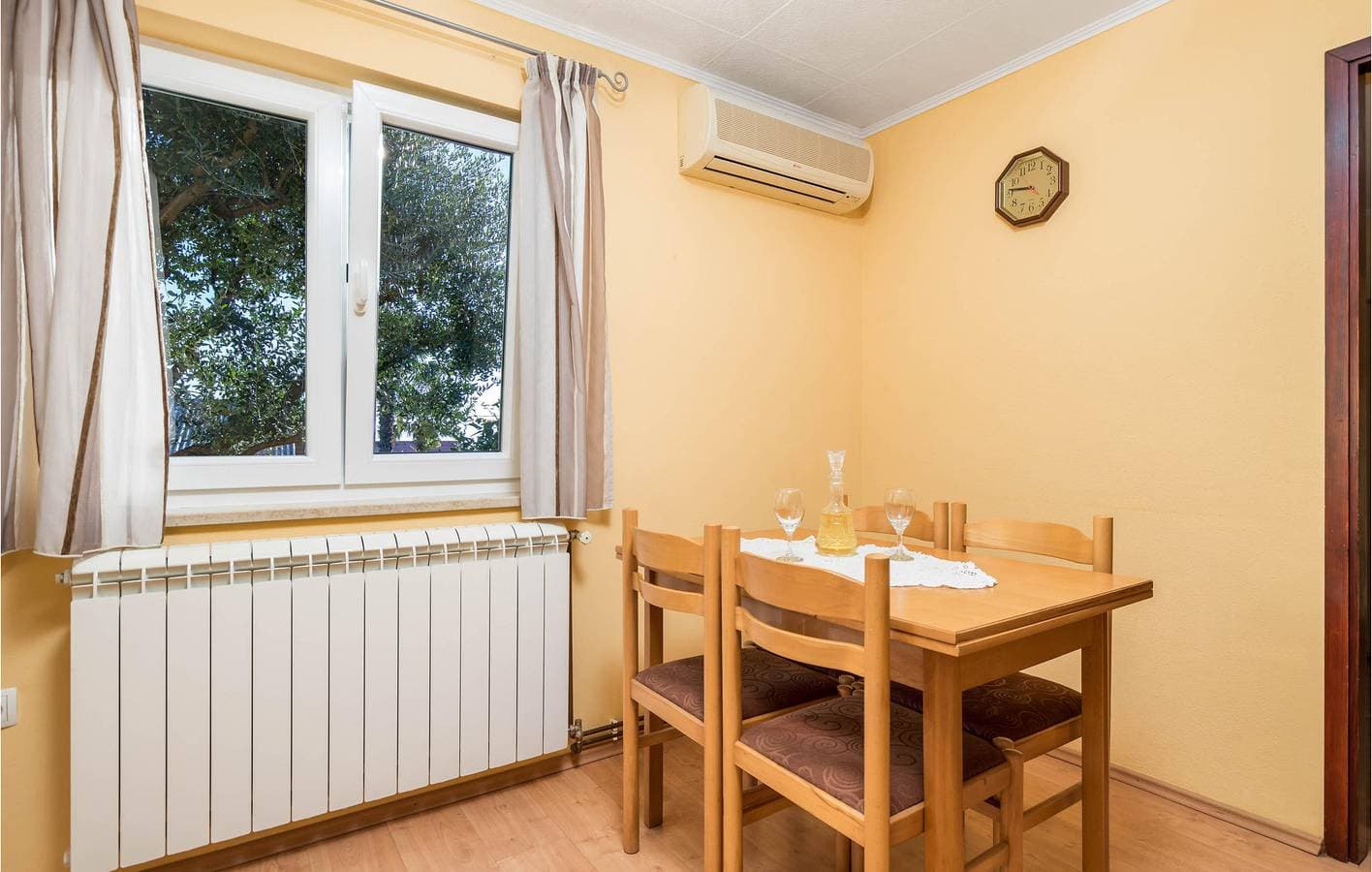 Foto 7 von 26: Gemütliche Ferienwohnung mit Terrasse, Klimaanlage und Parkplatz, 2 km vom Hundestrand entfernt