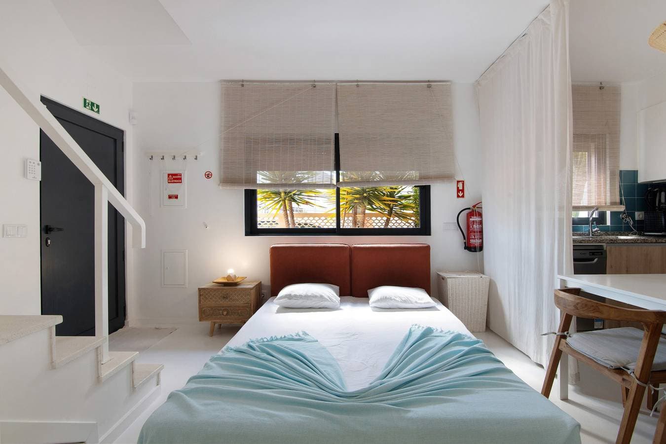 Foto 12 von 31: Ferienhaus 'Rooftop Retreat' mit Meerblick, Wi-Fi und Klimaanlage