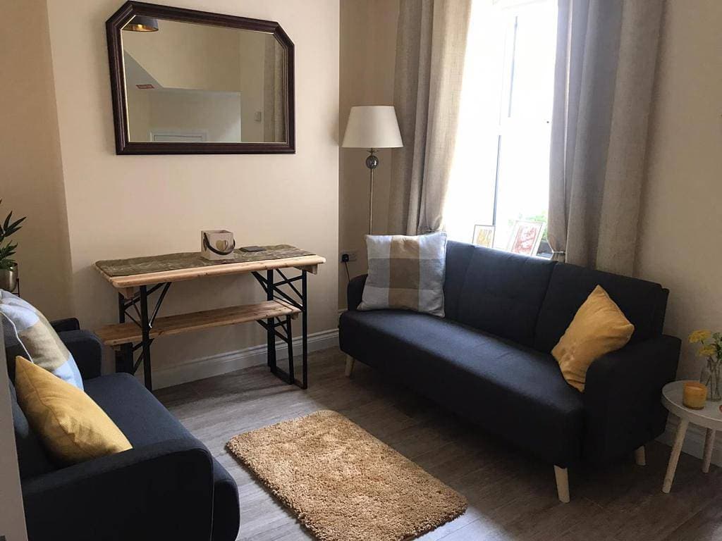 Foto 6 von 40: 5 Guests - Helens House Derry City Centre - 3 Bed