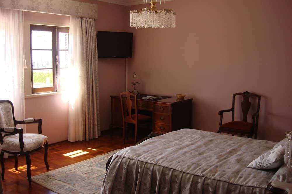 Foto 6 von 23: Villa mit eigenem Pool und Tennisplatz