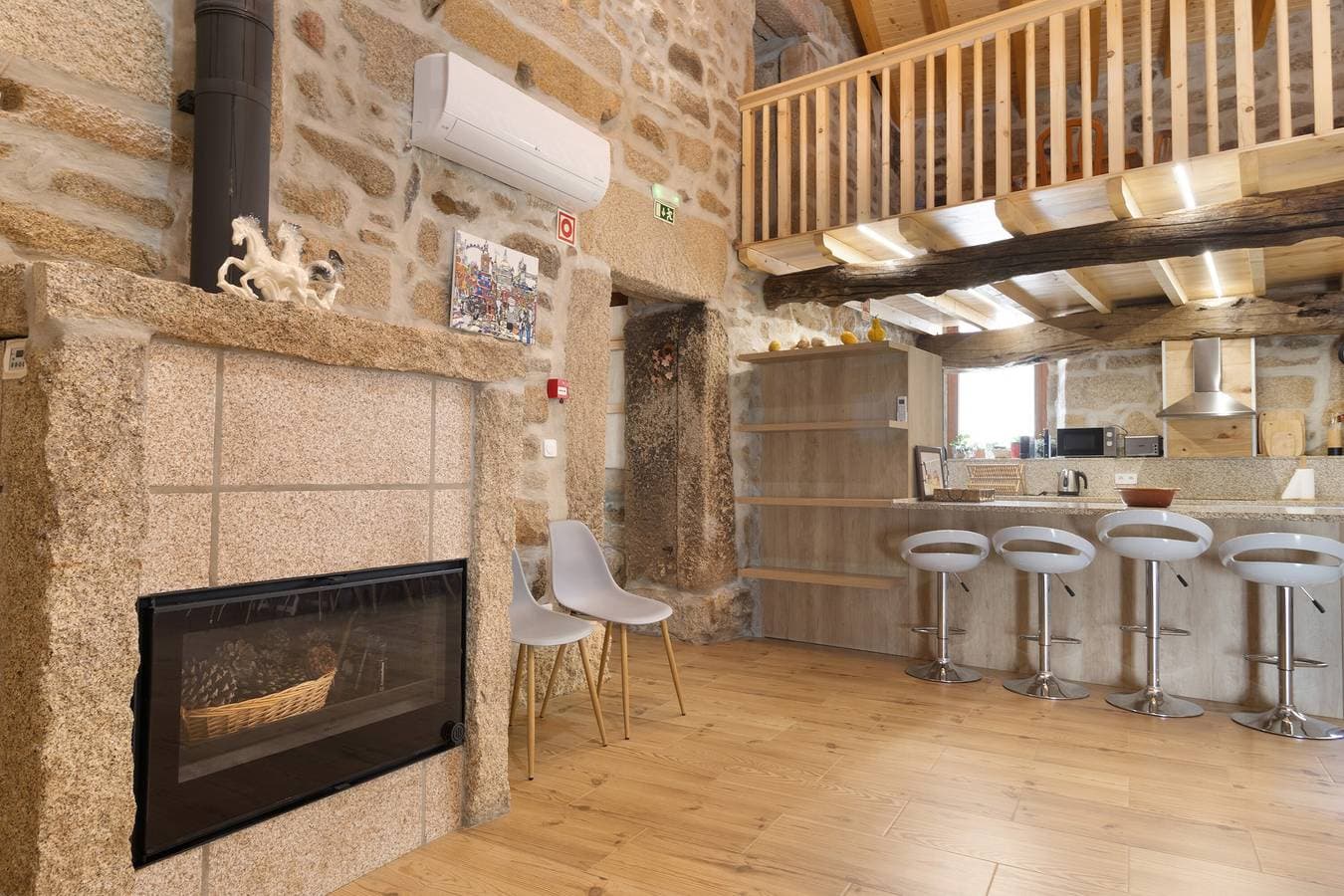 Foto 9 von 31: Ferienzimmer "Quarto Duplo Terreio" mit Bergblick, WLAN und Klimaanlage