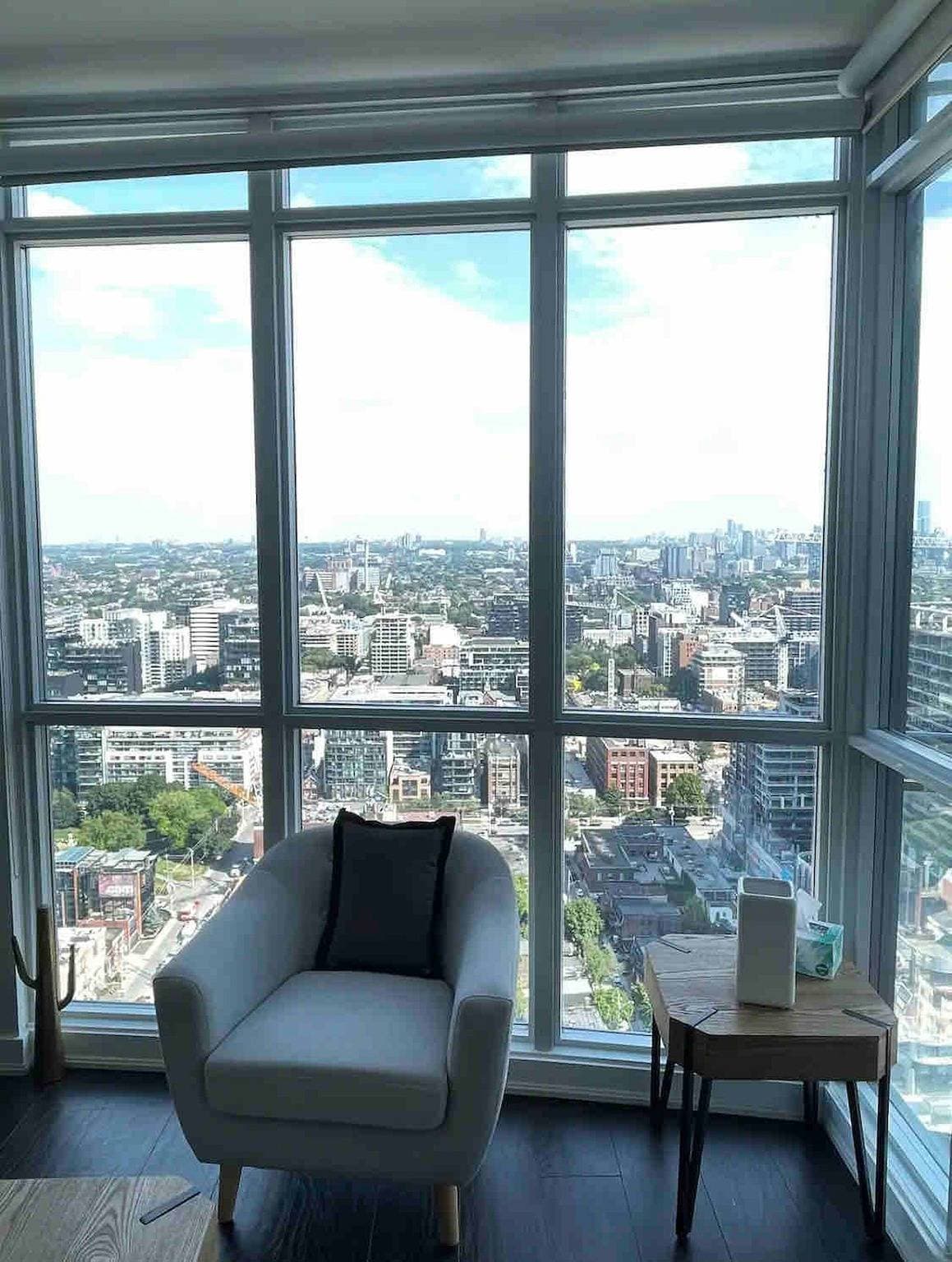 Foto 2 von 39: Kostenlose Tiefgarage 5 Minuten vom Cn Tower entfernt