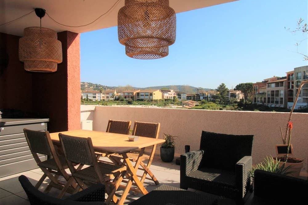 Lovely air-conditioned apartment for 4 people with terrace, located in Gassin 1