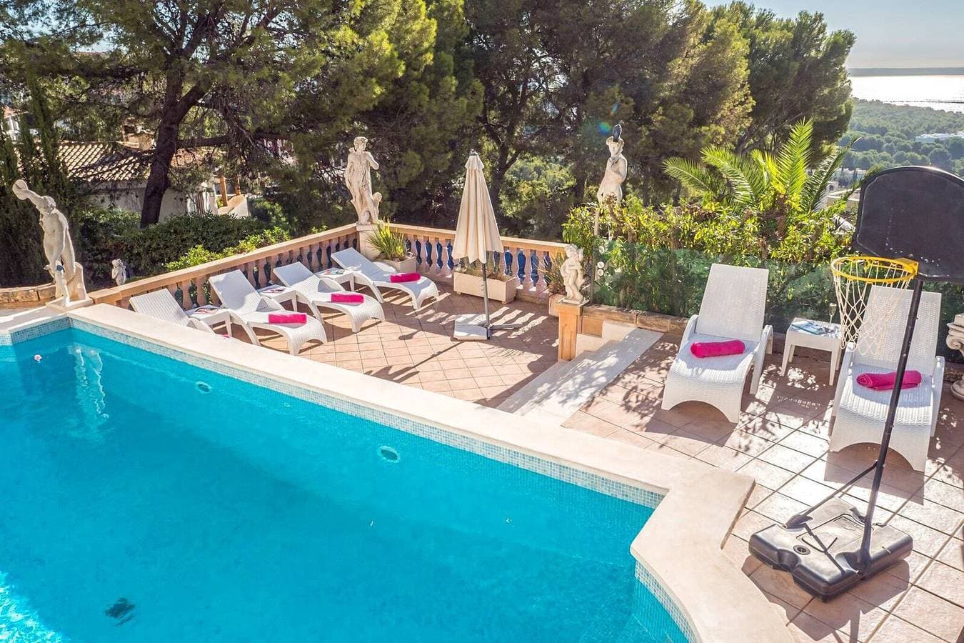 Foto 2 von 19: Villa für 10 Personen mit Whirlpool