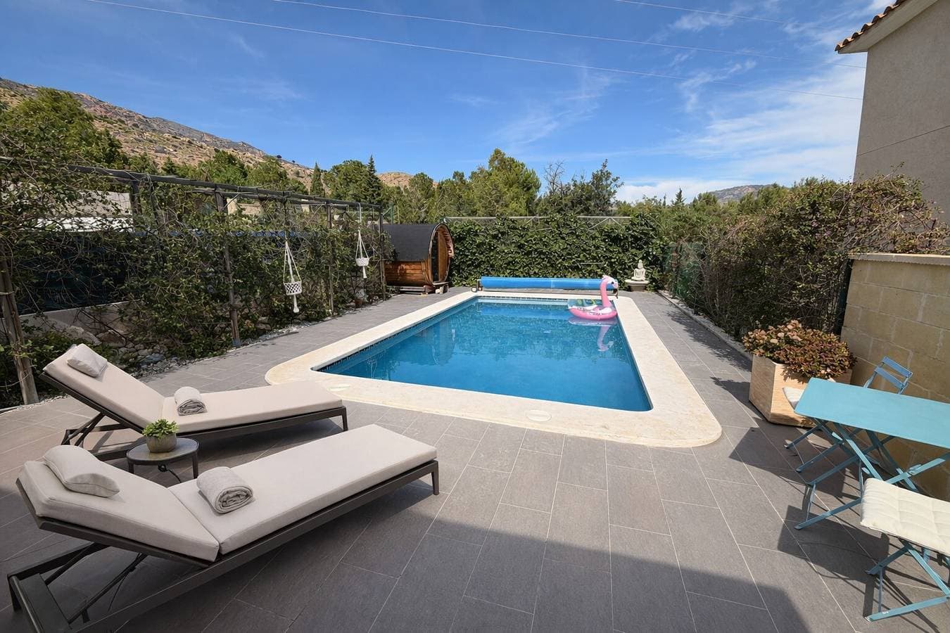 Villa in a quiet area with a pool 1