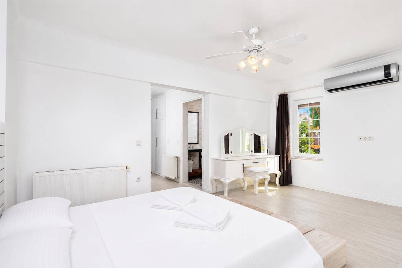 Foto 9 von 19: Villa für 8 Personen mit Balkon