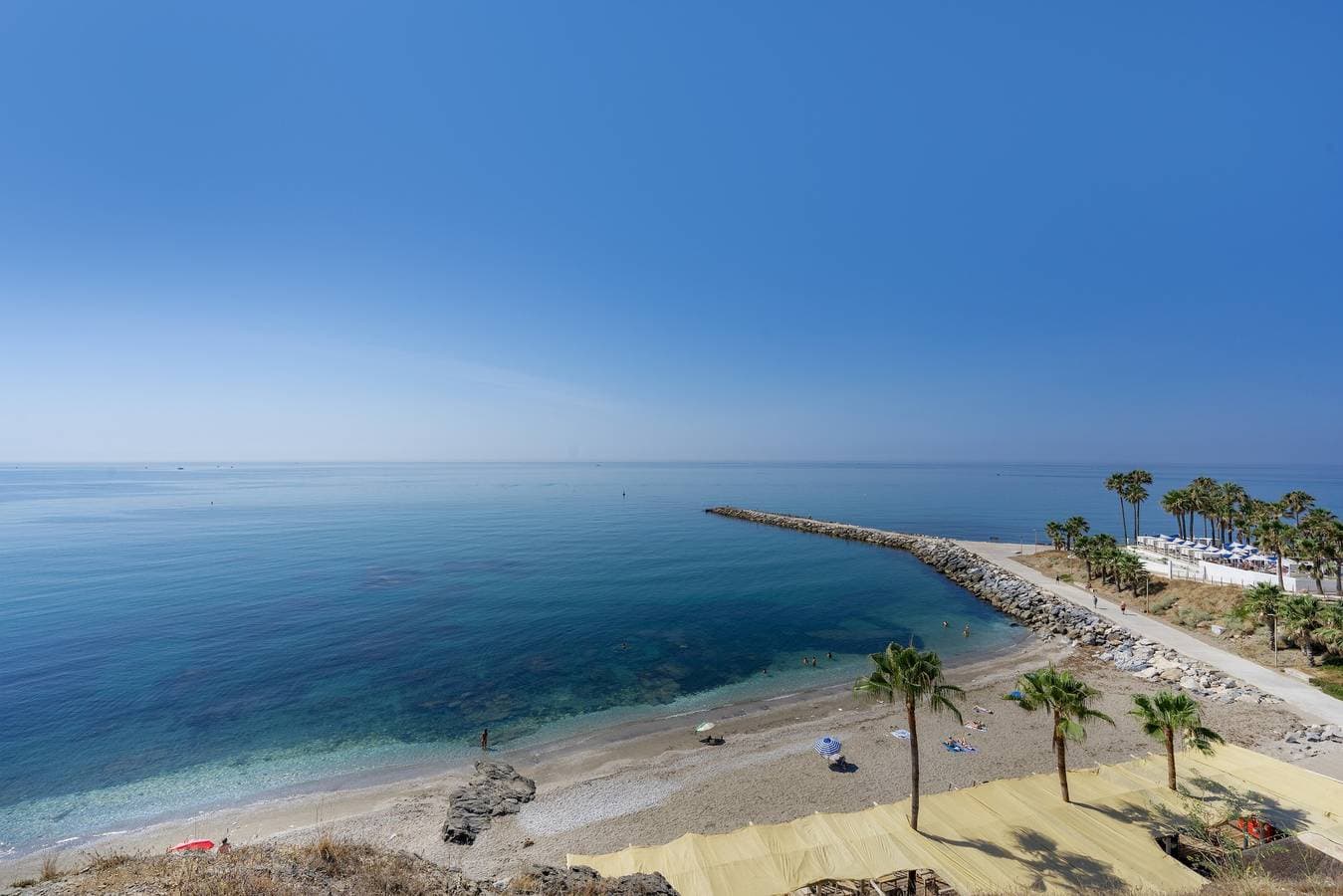 Foto 5 von 28: Apartment 'Oasis Torrequebrada' mit Ausblick, Pools, privatem Parkplatz und WLAN