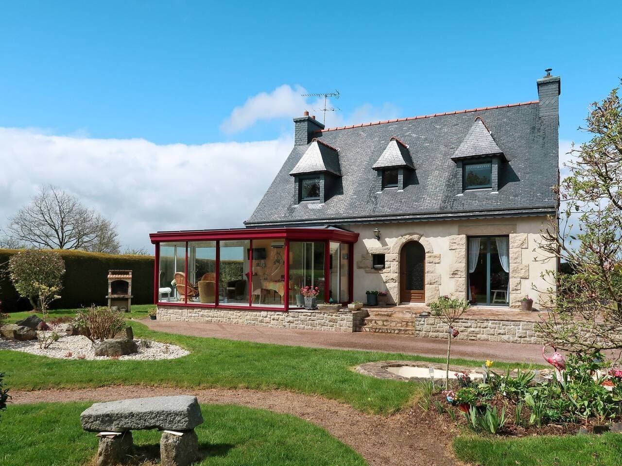 Charmantes Haus in Pédernec mit großem Garten 1