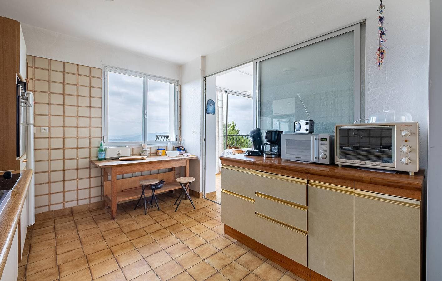 Foto 7 von 26: Apartment mit Meerblick, Pool, Terrasse und Parkplatz