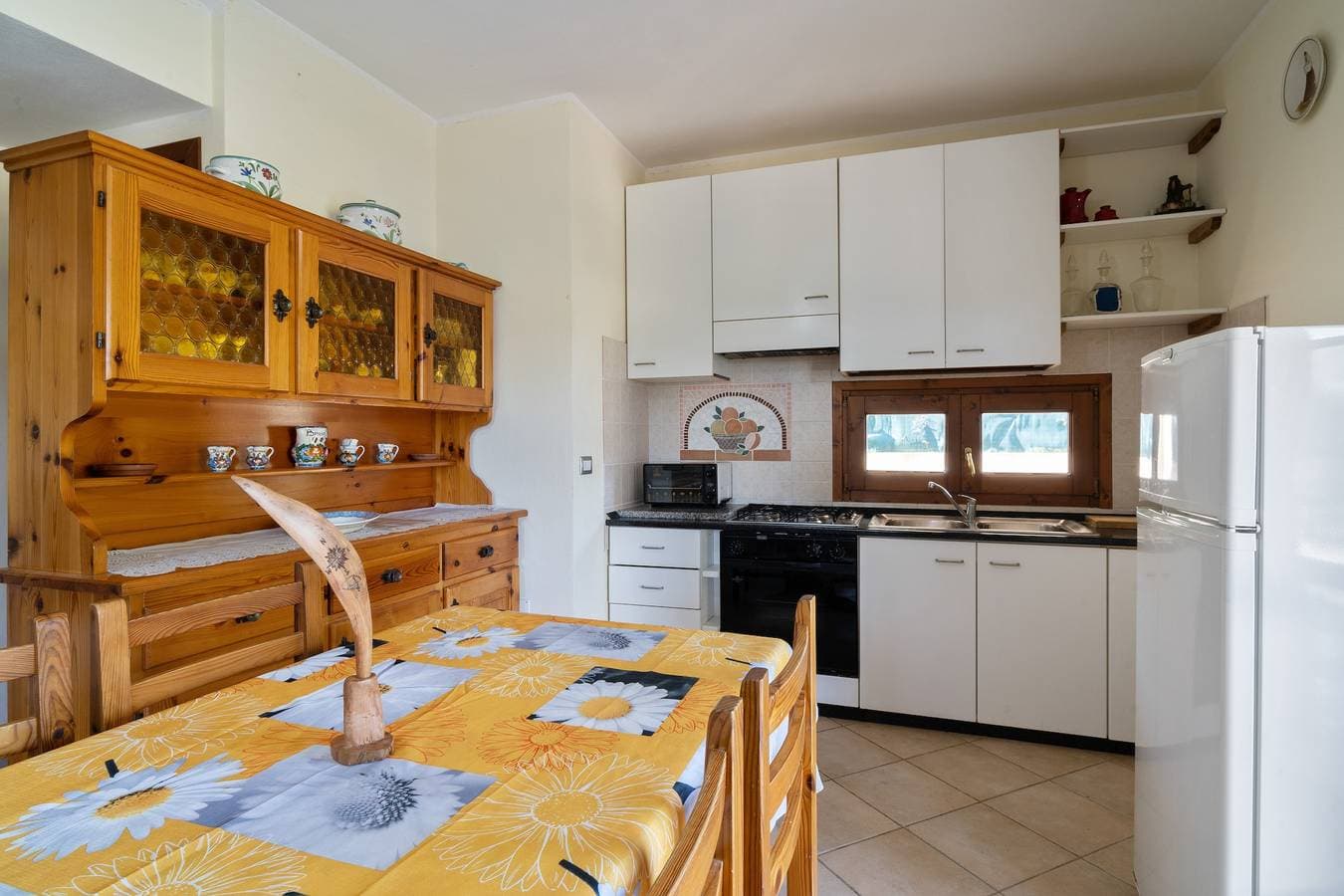 Foto 10 von 25: Ferienhaus Villamara mit Terrasse, Bergblick und Garten; Parkplätze vorhanden