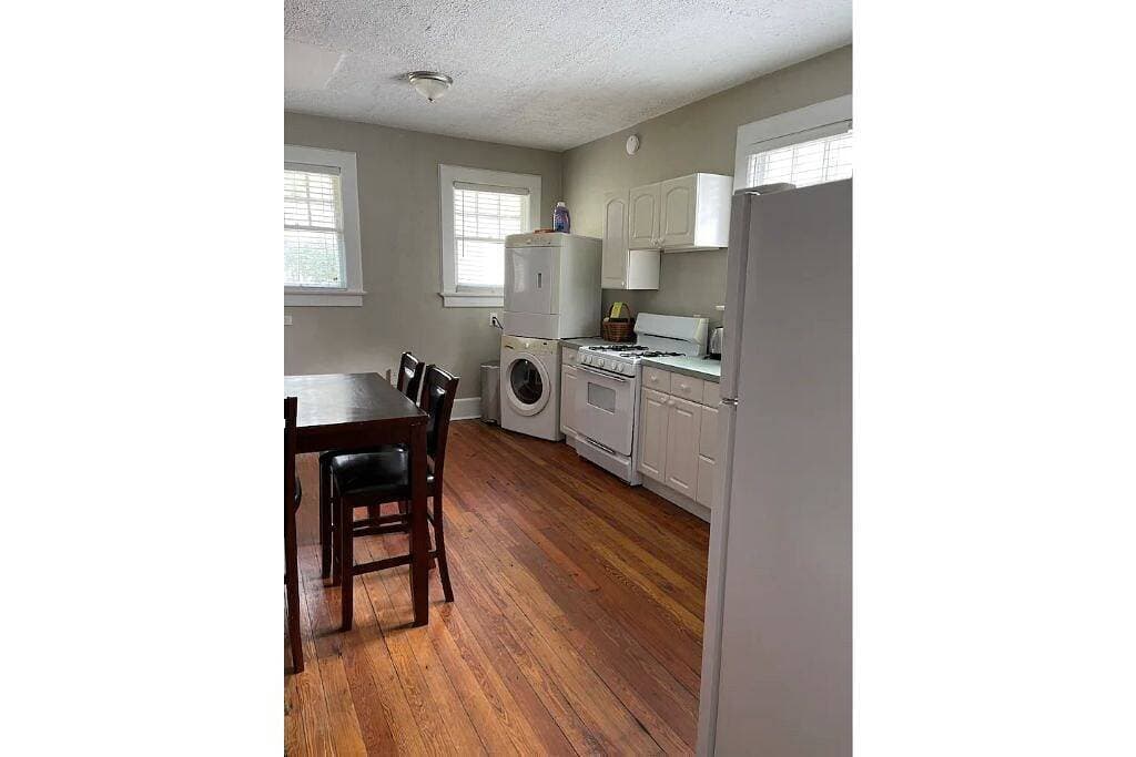 Foto 6 von 17: Spacious Murray Hill Getaway for One or Two
