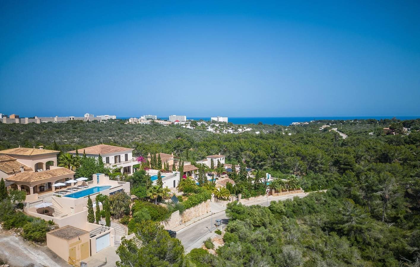 Foto 2 von 37: Rückzugsort mit Meerblick, Pool, Terrasse und Grill