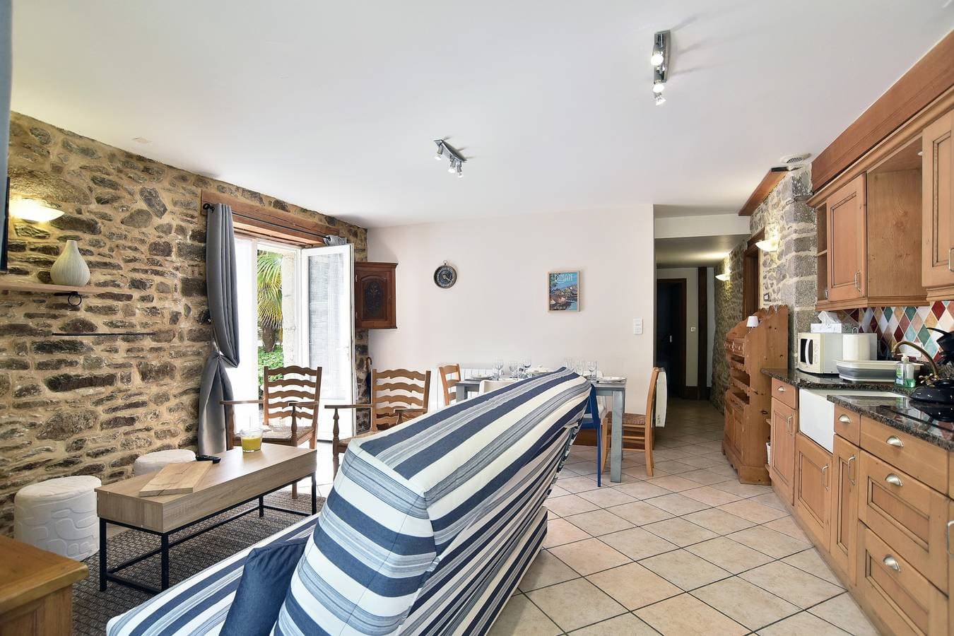 Foto 9 von 16: Ferienwohnung für 6 Personen mit Terrasse