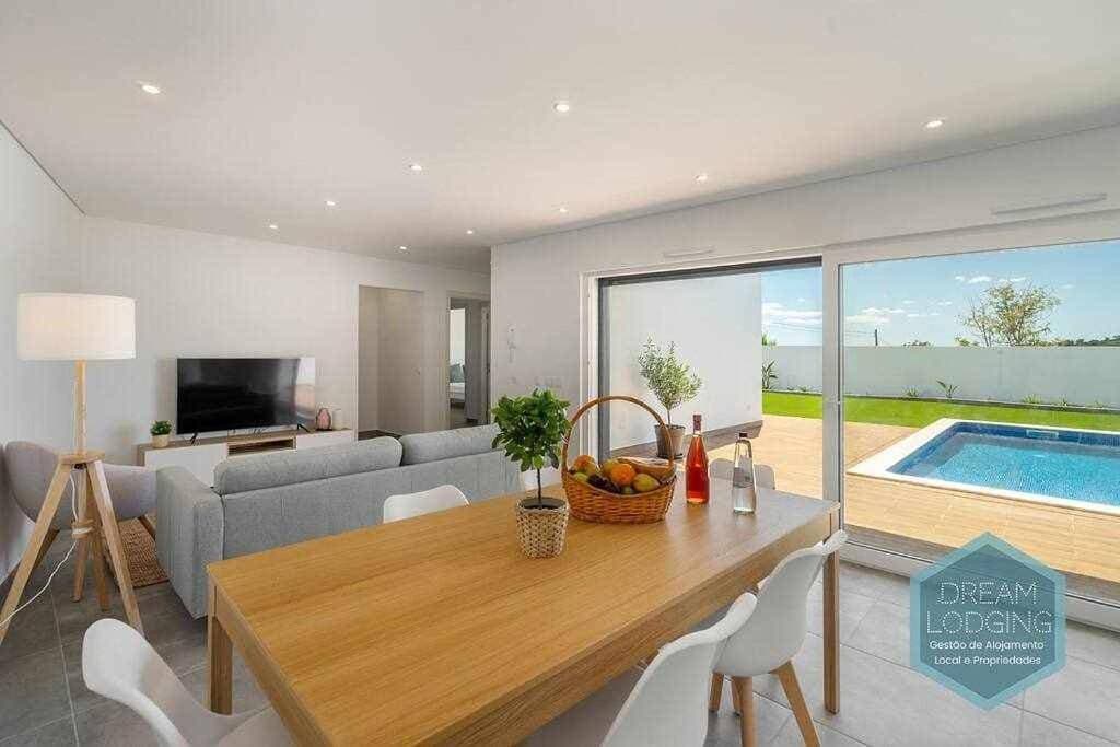 Foto 11 von 32: Three-Bedroom House