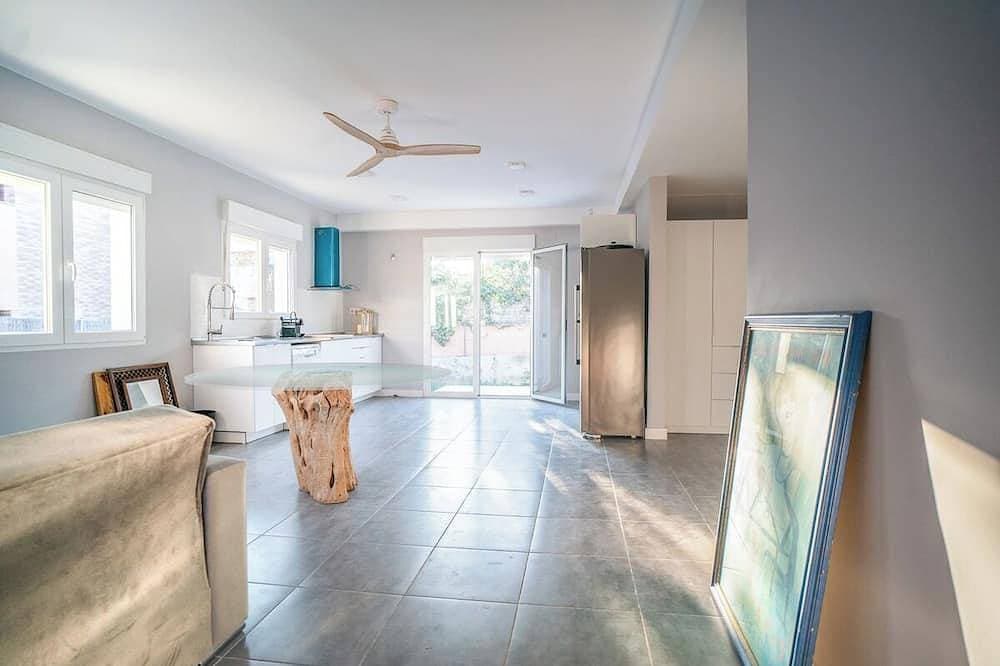 Foto 11 von 24: Charming New Beachside House