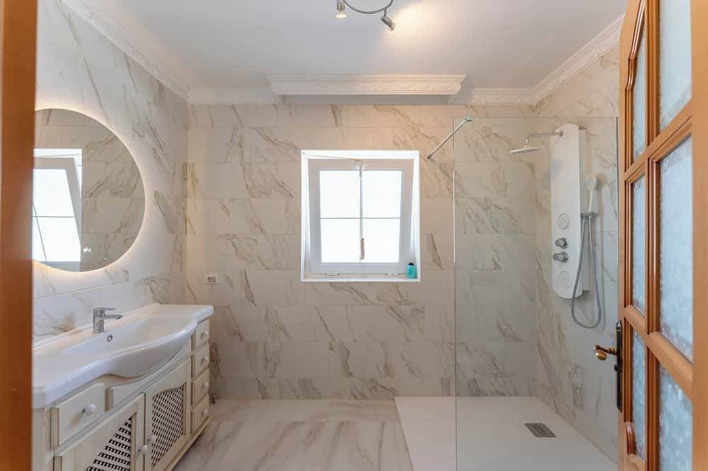 Foto 6 von 21: Private Luxury villa with Jacuzzi, Beach Bar, Pool