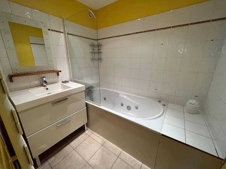 Foto 5 von 15: Three-Bedroom Apartment