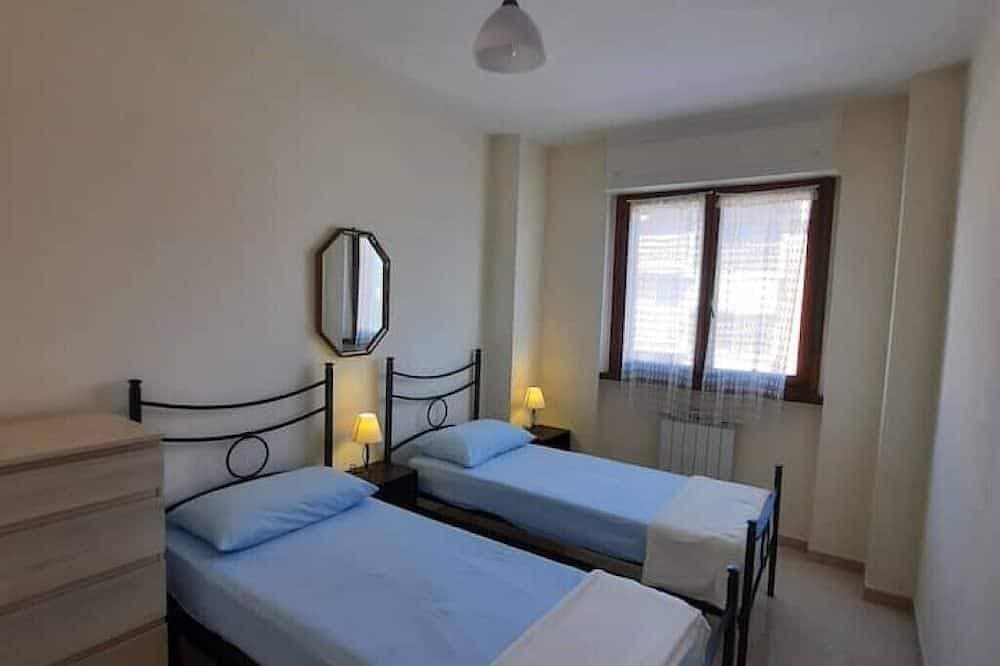 Foto 3 von 27: Stylish & Spacious Townhouse - Walk to Beach & Town