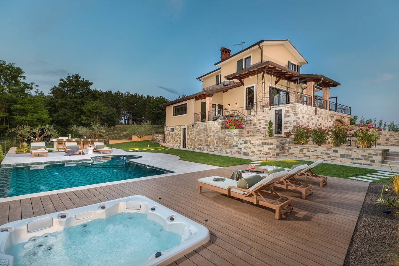 Villa Clara – Eine atemberaubende Oase des Luxus mit großem Pool, Wellness, Spielzimmer, Fitness und... 1