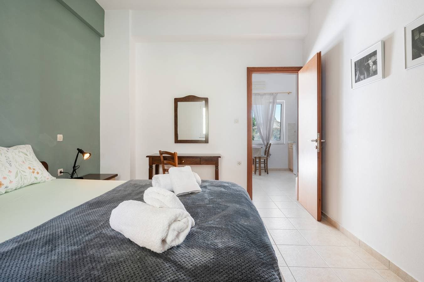 Foto 12 von 24: Ferienwohnung "One-Bedroom Kallithea" mit Meerblick, 2 Gemeinschaftsterrassen und WLAN