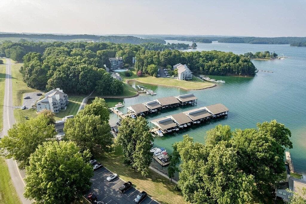 Foto 5 von 43: Tranquility Cove at Smith Mountain Lake —Your Home Away From Home!