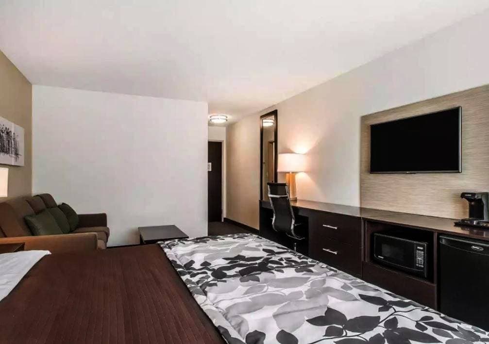 Foto 2 von 13: Standard Queen Room with Two Queen Beds