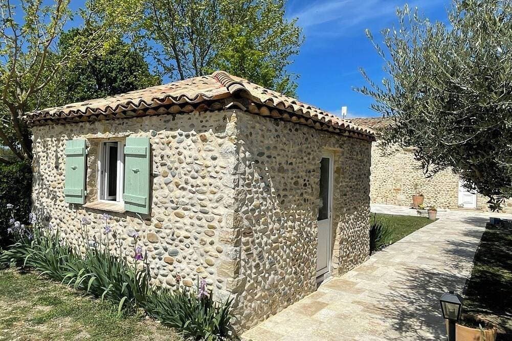 Foto 11 von 24: Quiet little house with large garden on the Rhône agricultural plain