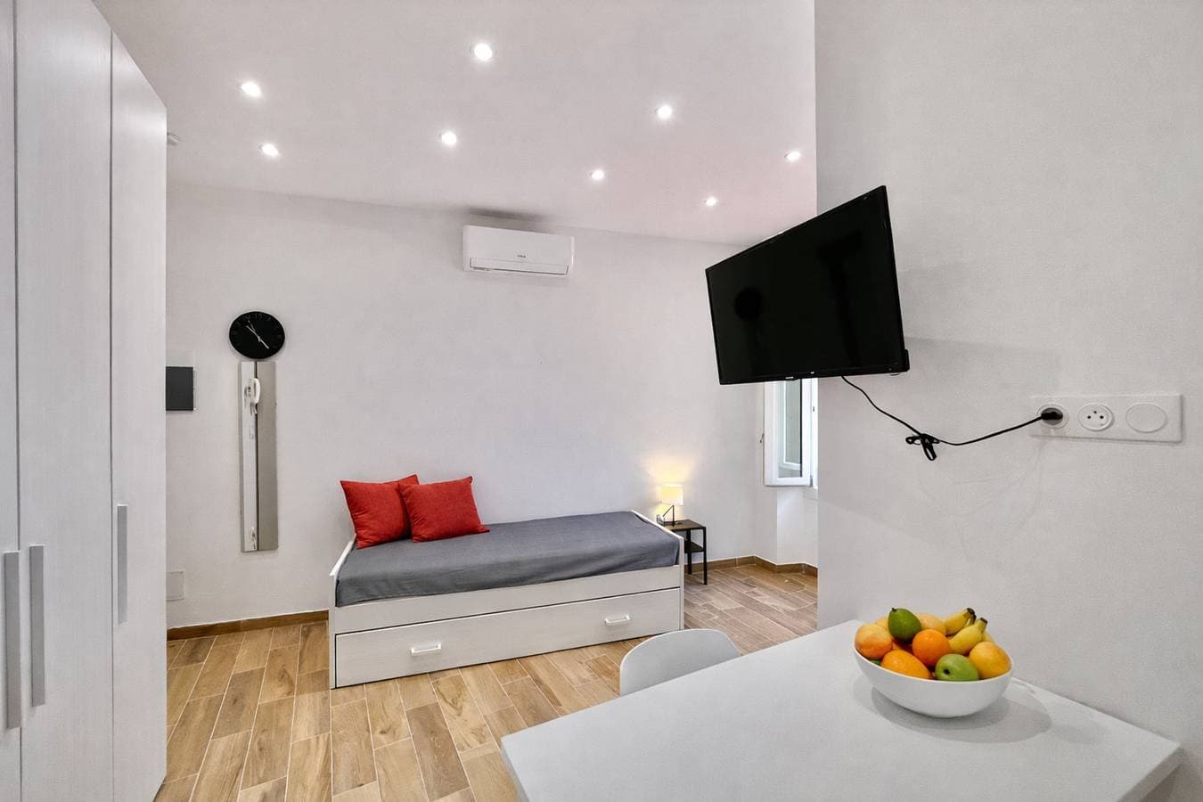 Foto 2 von 9: Studio in the old town of Menton
