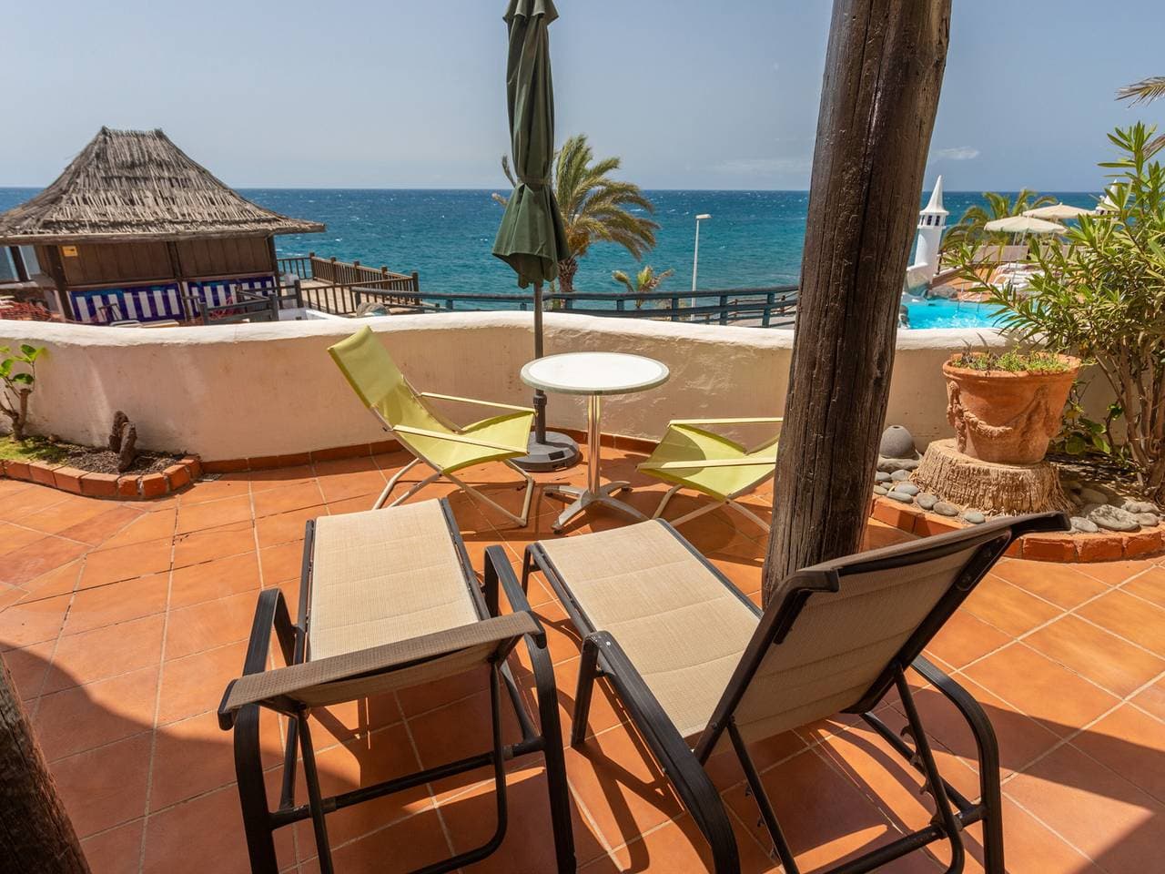 Foto 6 von 36: Ferienhaus in Bahía Feliz mit Pool und Terrasse