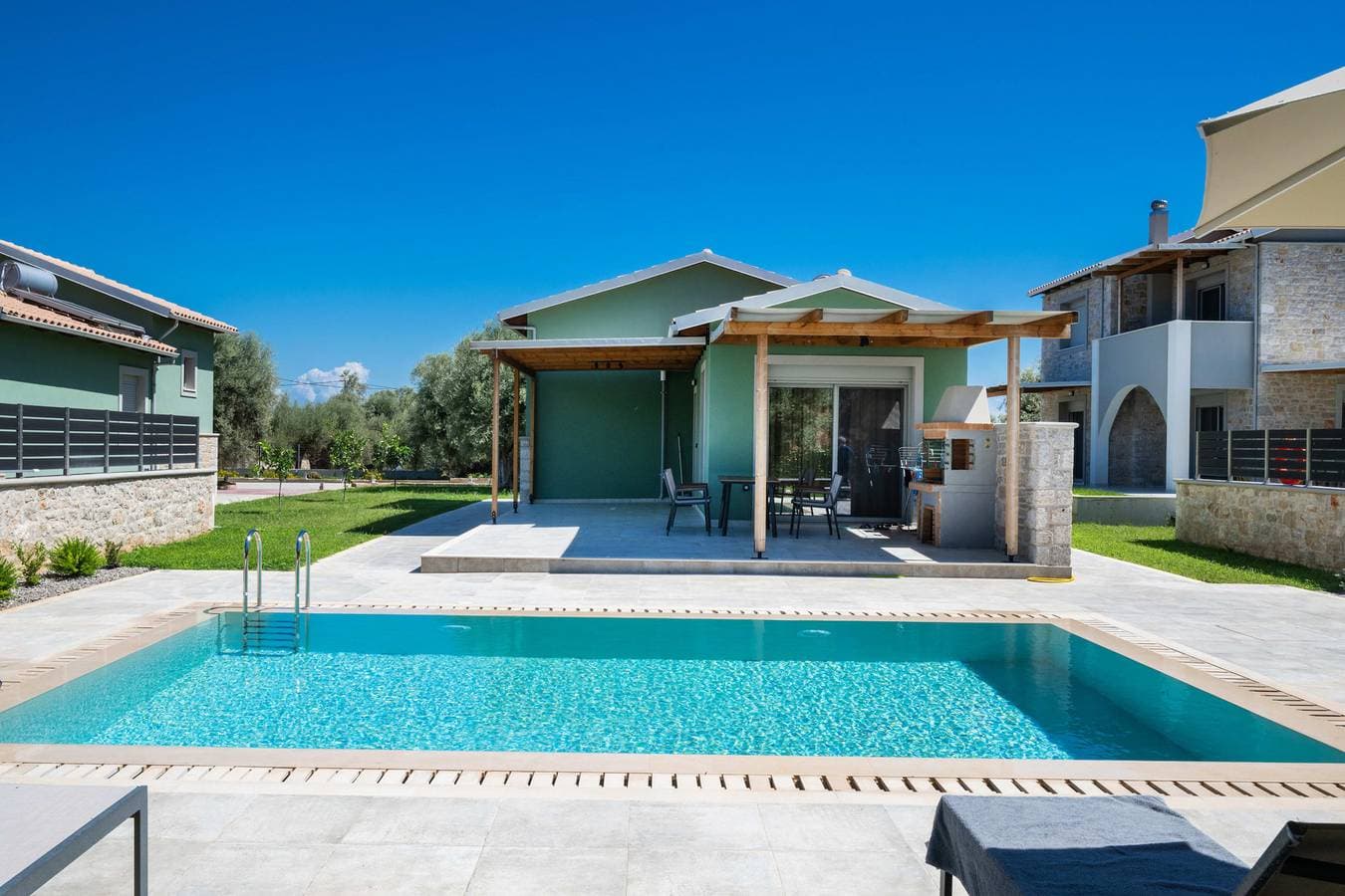Foto 3 von 55: Villa für 4 Personen mit Pool