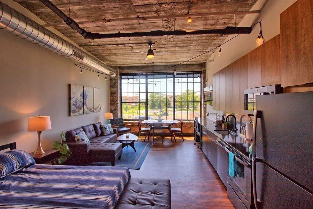 Foto 11 von 33: Chic Ultramodern Studio Loft w/ Designer Features