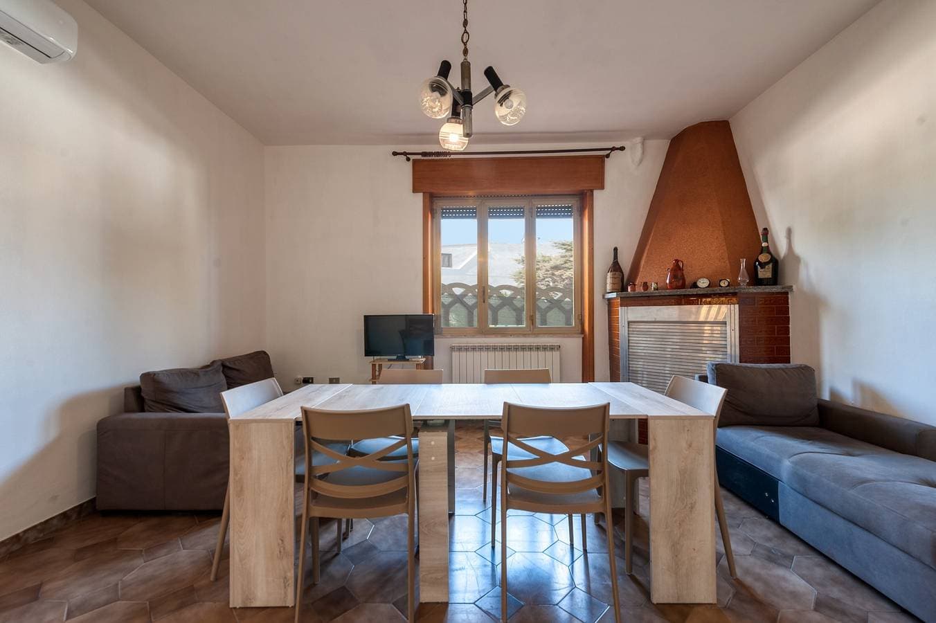Foto 2 von 23: Ferienwohnung 'Lucia' mit Meerblick, privater Terrasse und Klimaanlage
