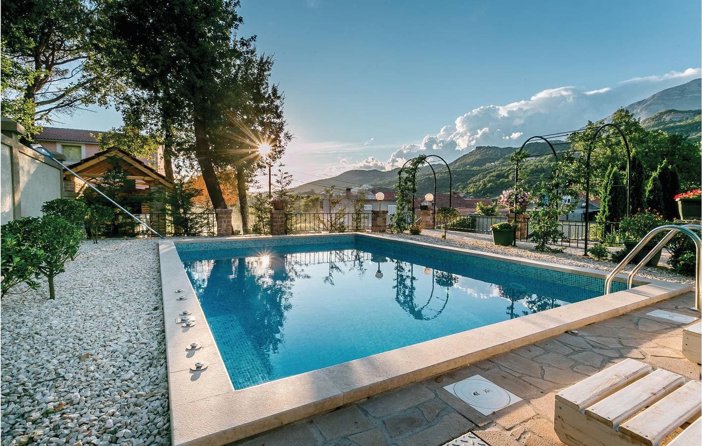 Foto 7 von 36: Ferienwohnung für 8 Personen mit Terrasse