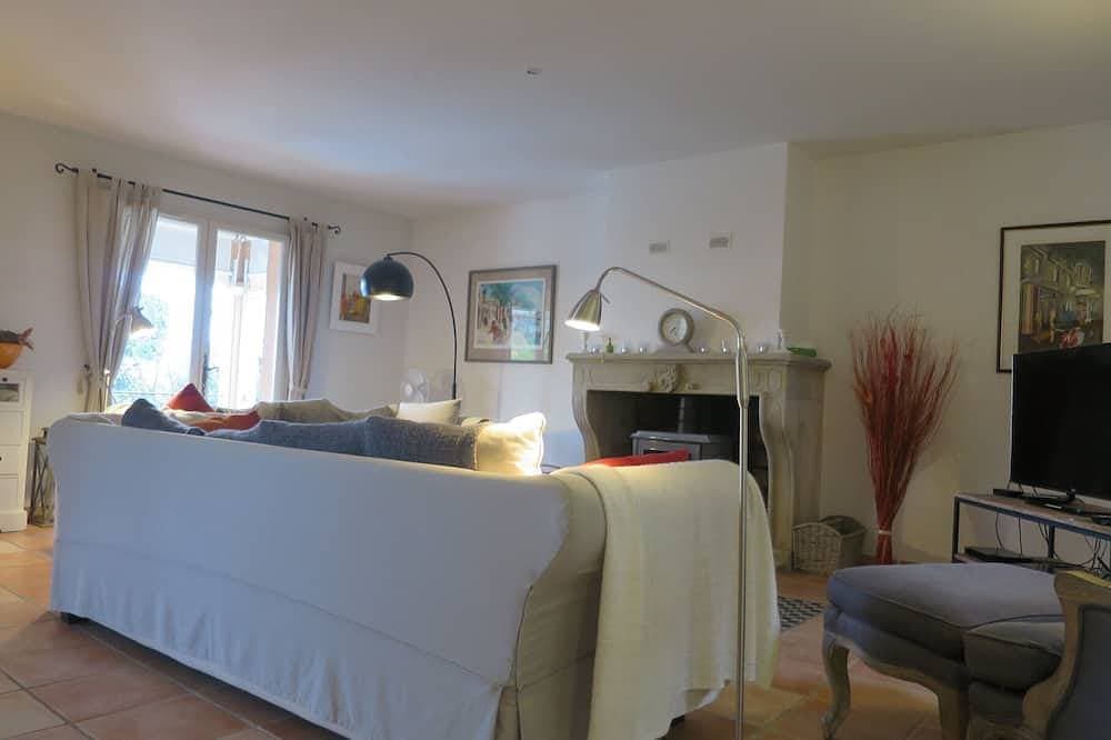 Foto 12 von 30: Geräumige Villa mit Pool, Terrasse, Panoramablick
