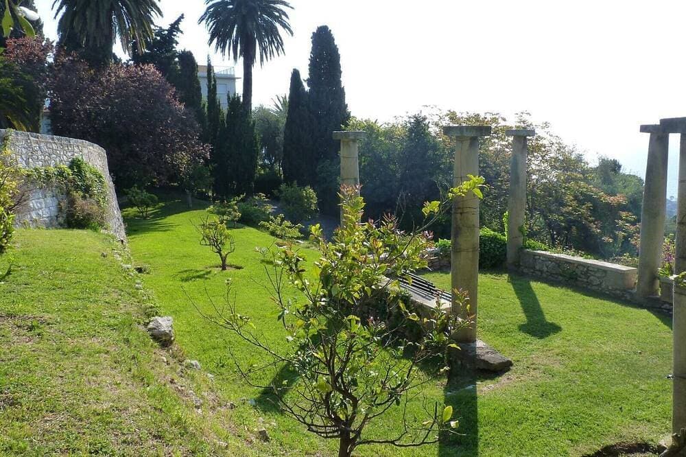 Foto 11 von 19: Breathtaking view of Cap-Ferrat and the sea, studio with balcony and parking, A/C