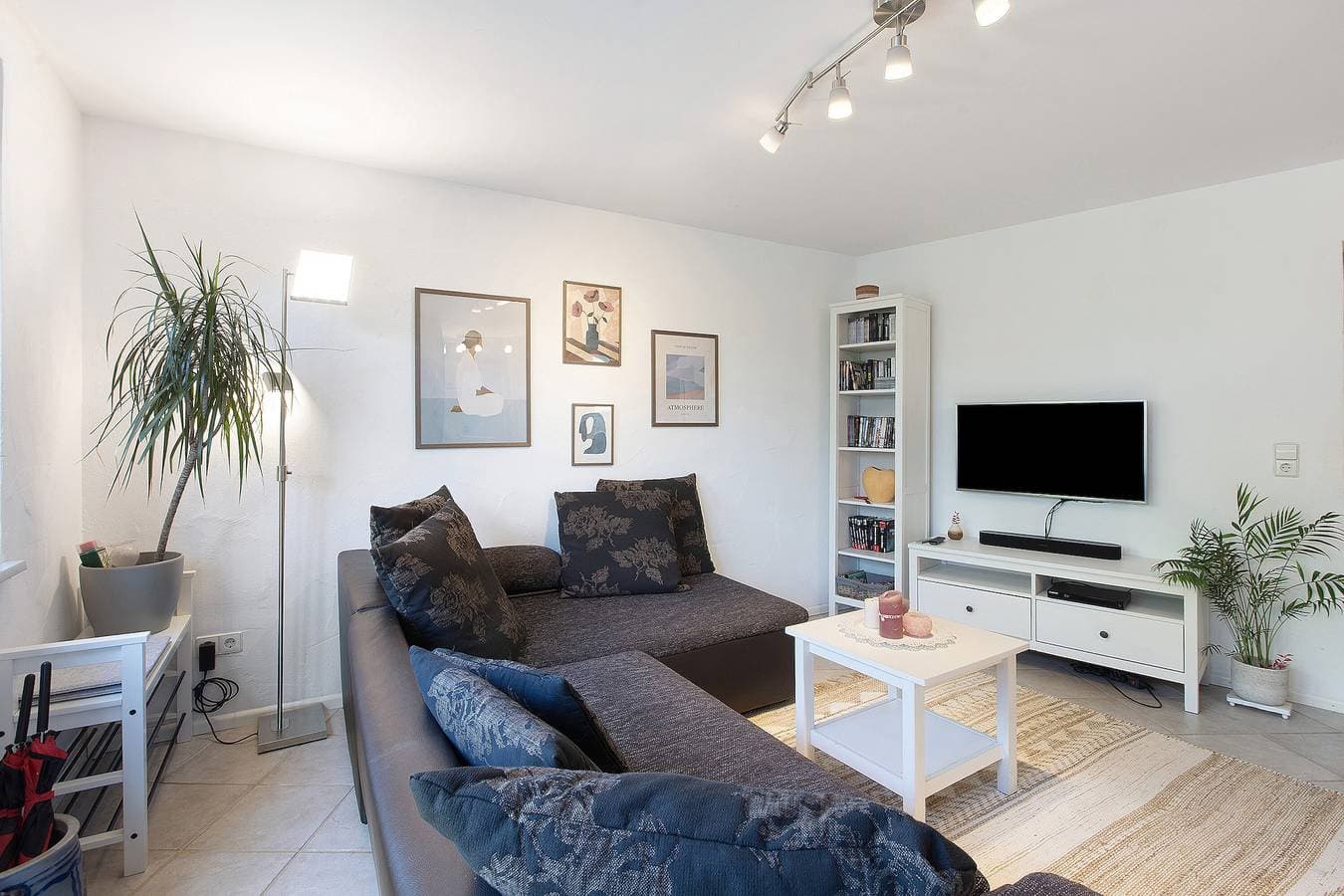 Foto 3 von 22: Business- & Freizeit-Apartment nahe Basel – WLAN, Parkplatz, E-Ladestation, Fitness, Terrasse, Grill