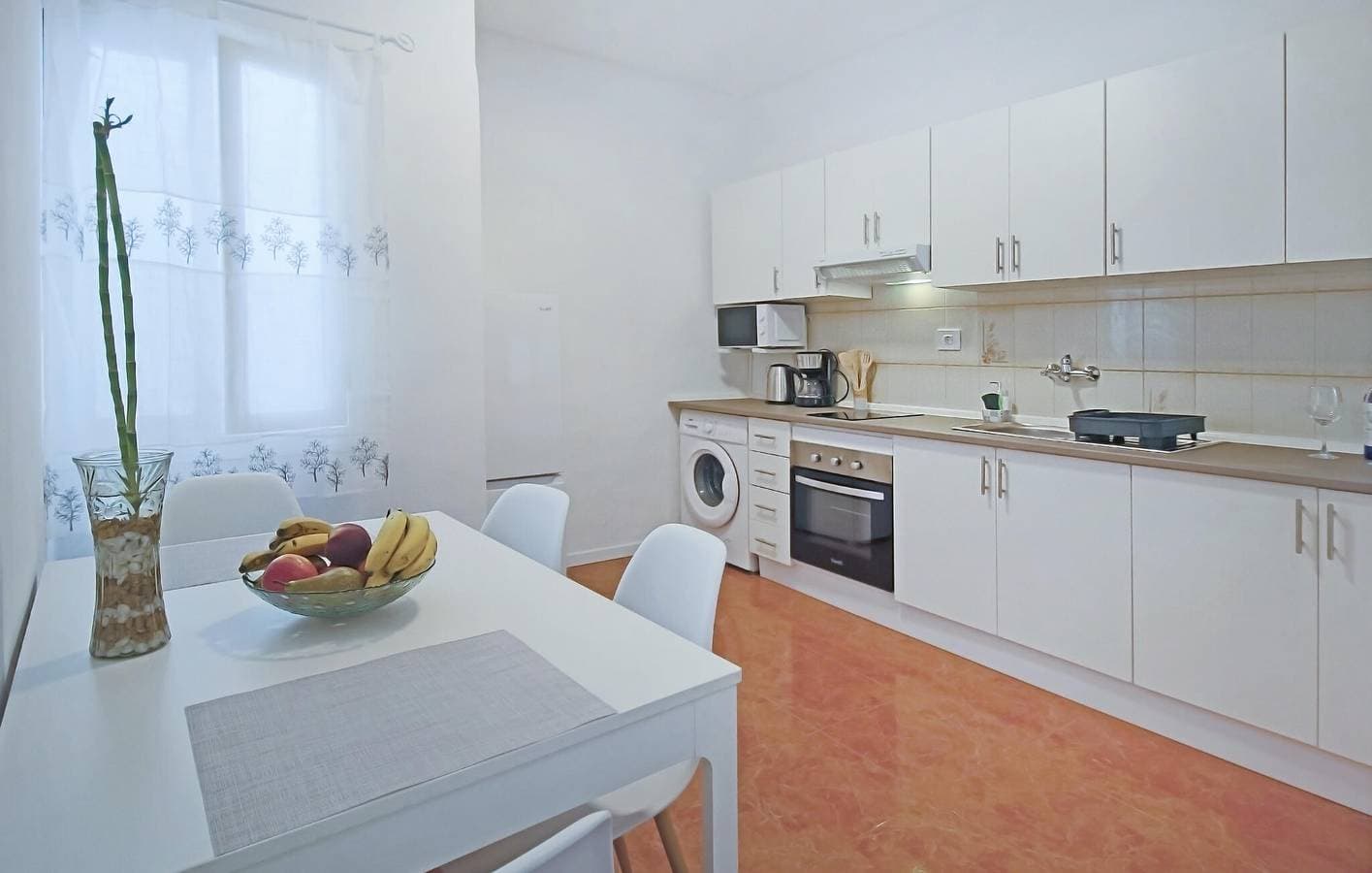 Foto 4 von 23: Strandurlaub - 90m² Apartment mit Wifi, TV & Küche
