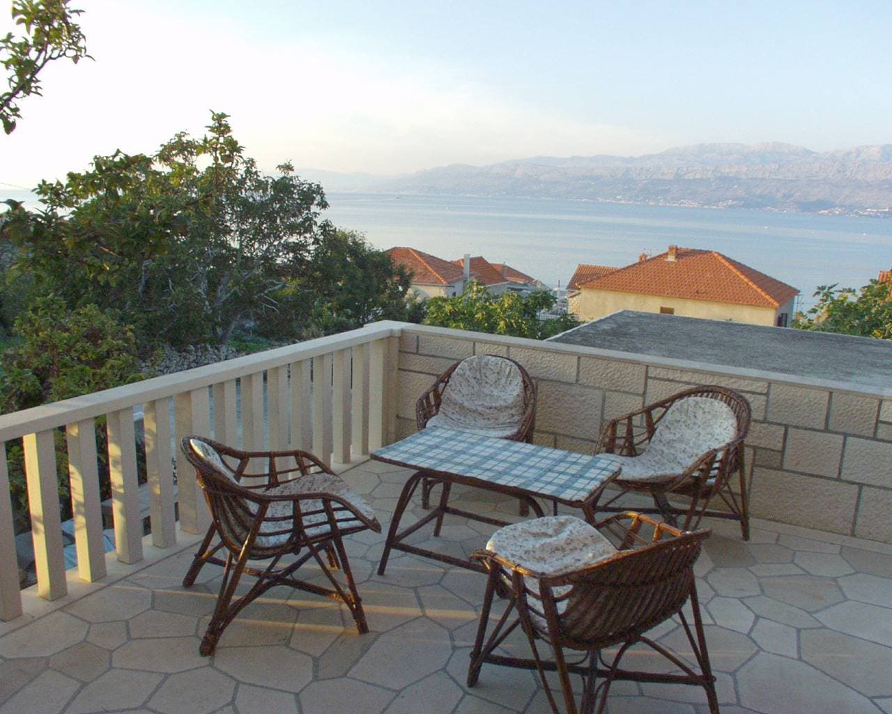 One bedroom apartment with balcony and sea view Postira, Brač -b 1