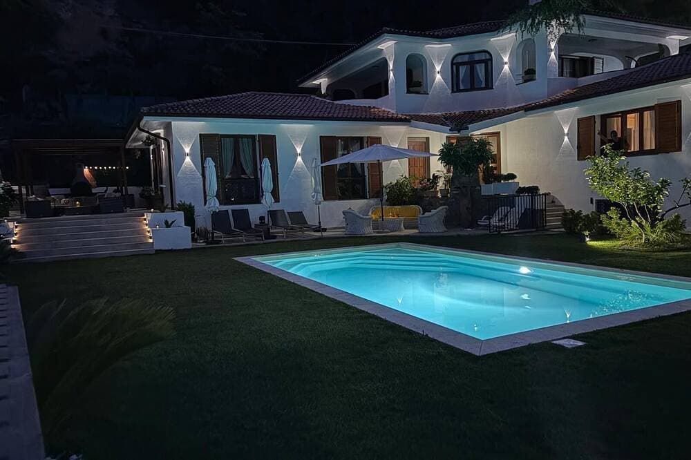 2 bedroom apartment with private pool, tennis & padel, near the sea 1
