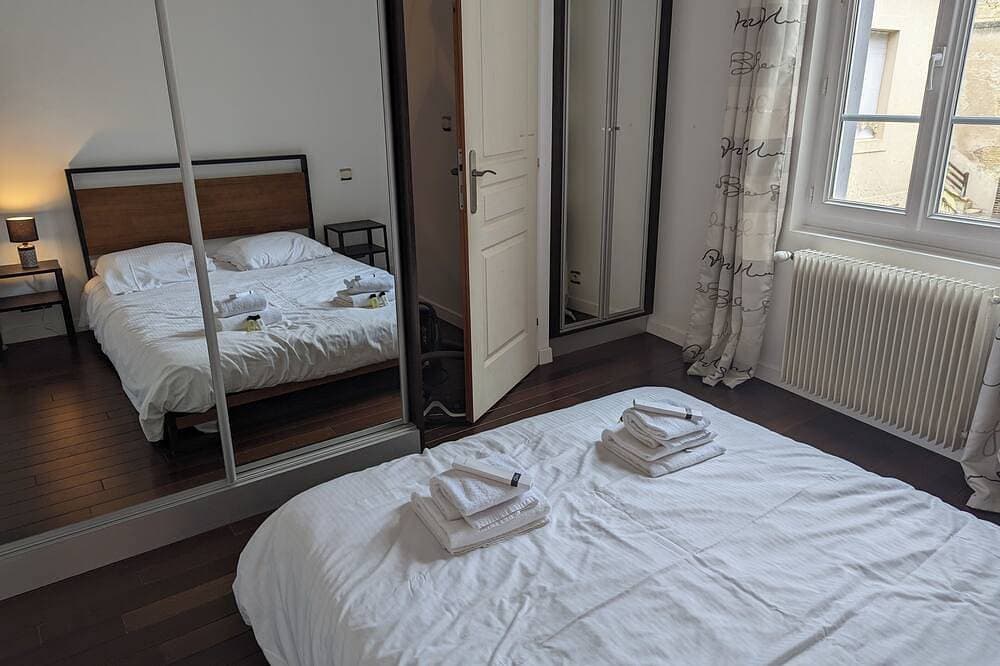 Foto 2 von 30: Quiet townhouse on the front shore, nearby restaurants & shops, 10m from the sea