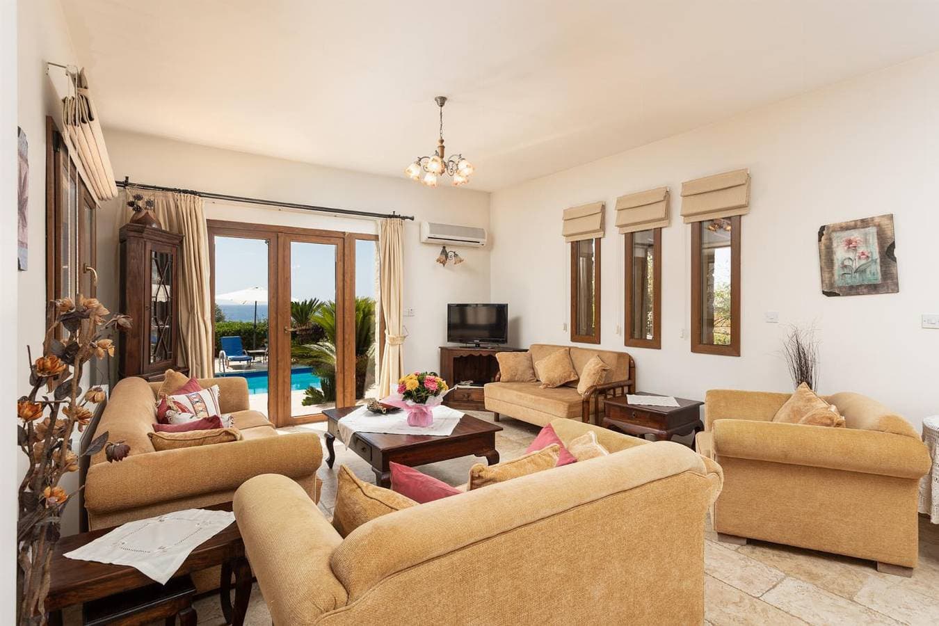 Foto 12 von 43: Villa für 6 Personen mit Balkon