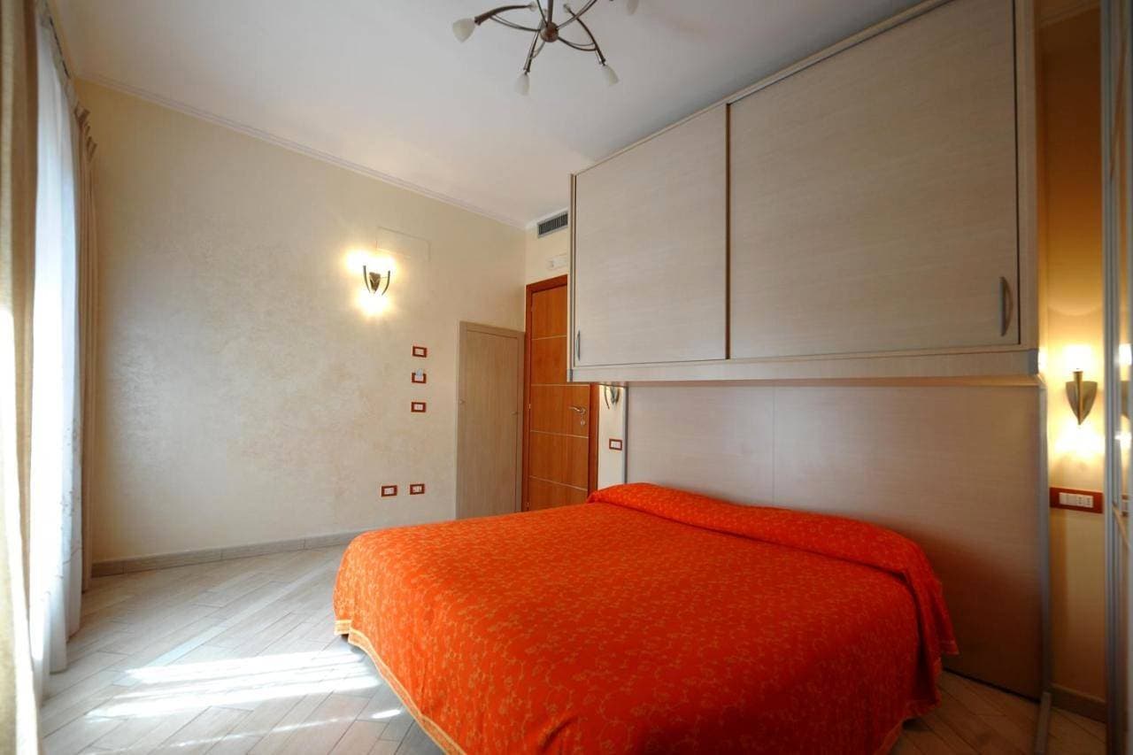 Foto 3 von 13: Double Room with Private Bathroom