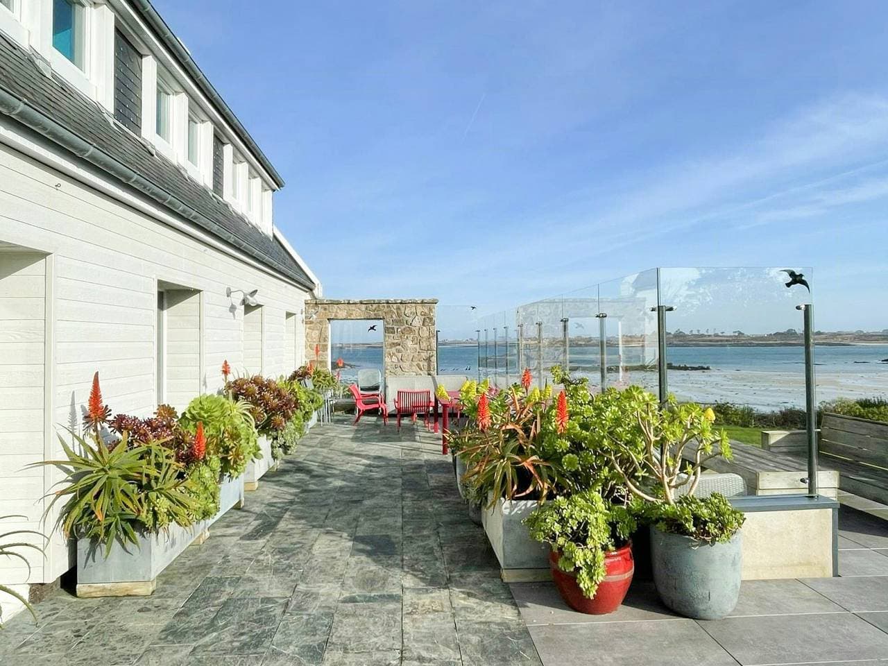 Strandhaus mit 280 Grad Meerblick in Kergoz 1
