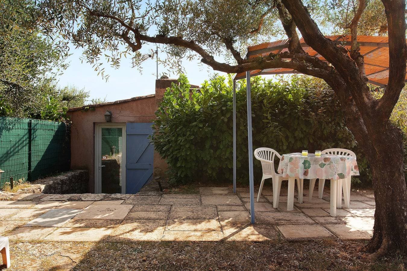 Foto 2 von 34: Einzimmerapartment 'Meublé' mit Gemeinschaftspool, privatem Garten und WLAN