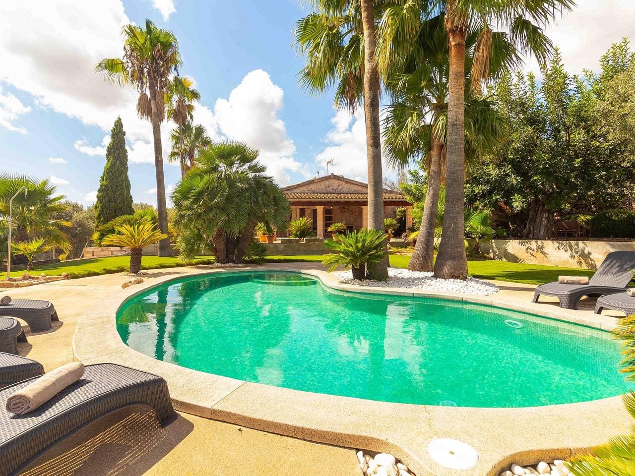 Schöne Villa mit Pool in Llubí, im Zentrum von Mallorca. 1