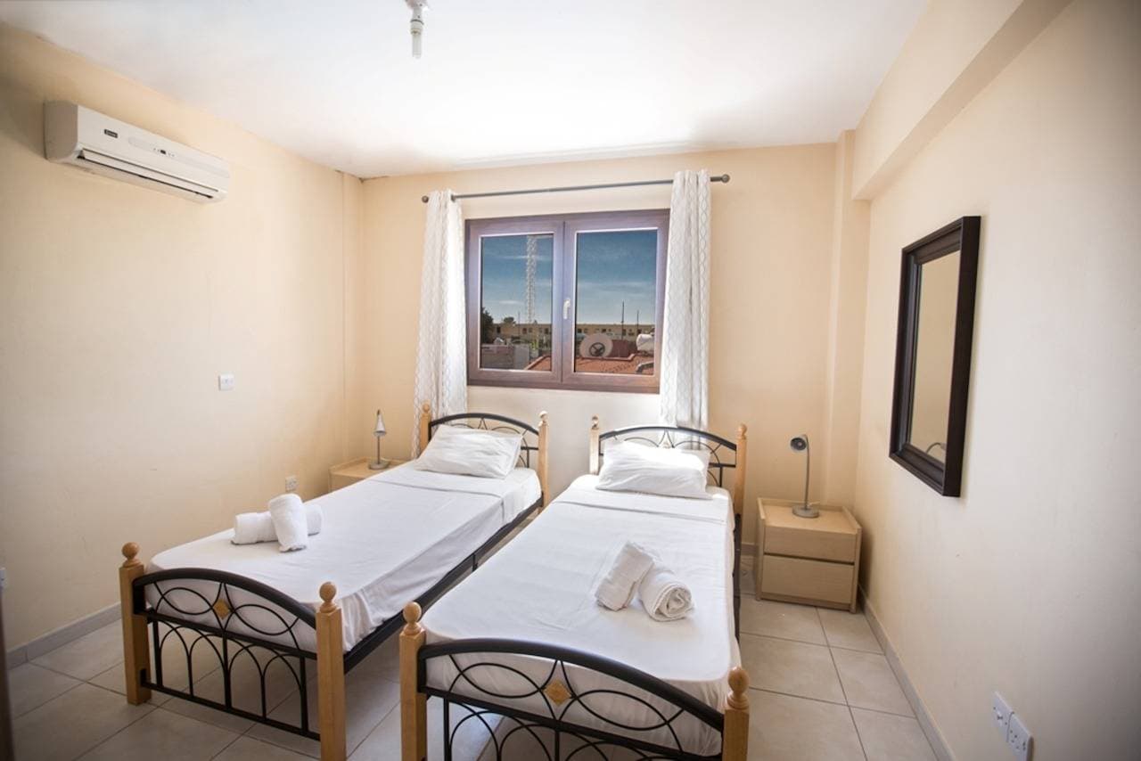 Foto 4 von 12: Picture Relaxing in Your Holiday Apartment in Ayia Napa Reading Your Favourite Book, Ayia Napa Apartment 1280