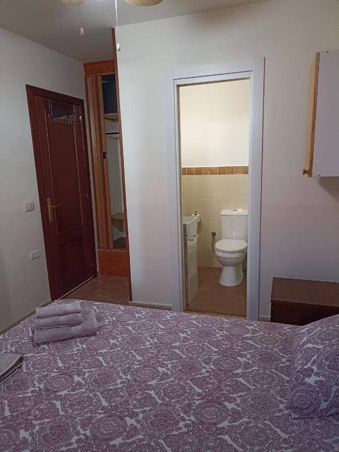 Foto 3 von 8: Double Room with Private Bathroom